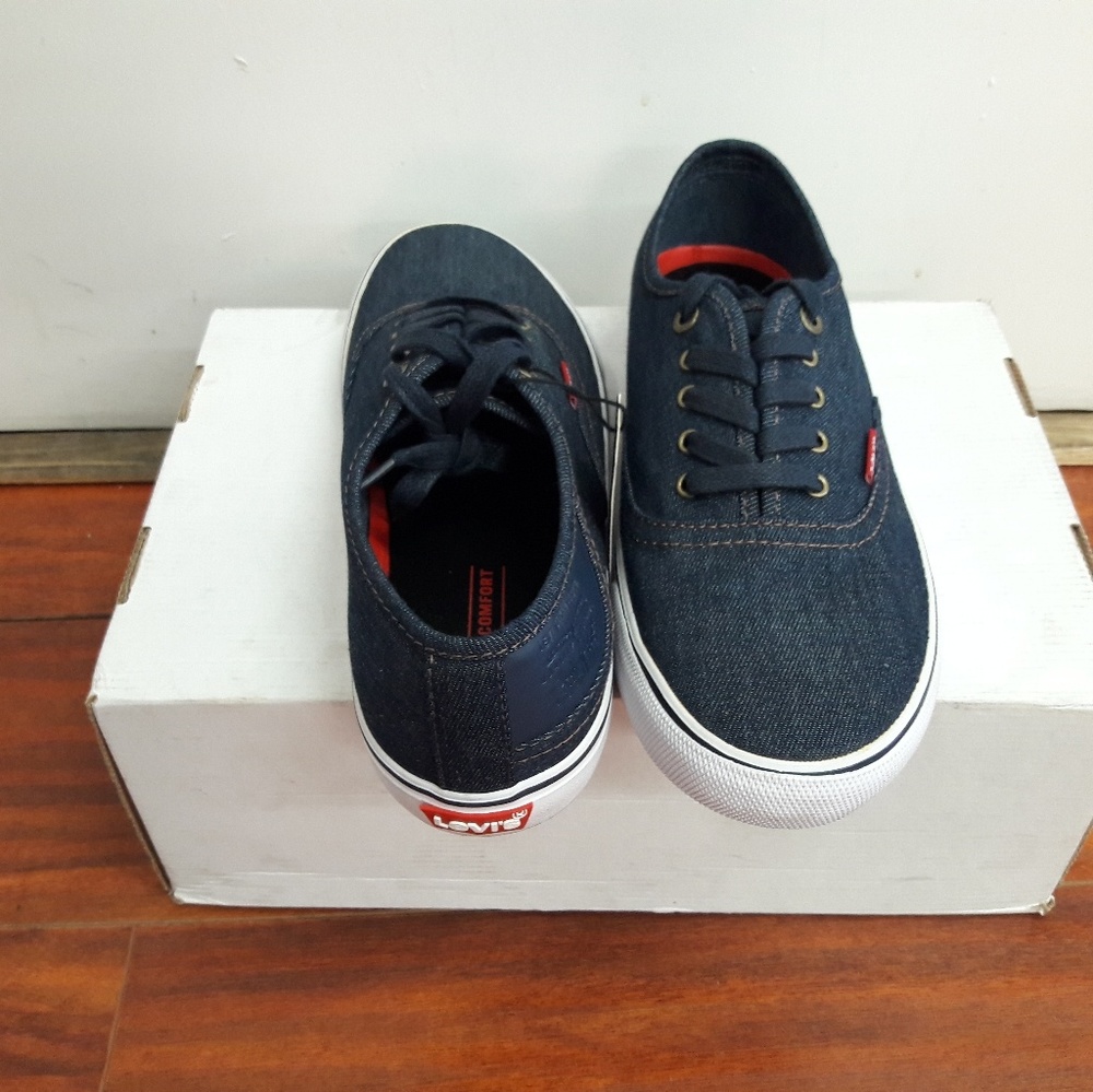 Levi's - Picture 2 of 3